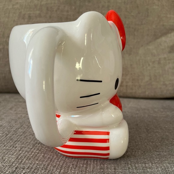 Hello Kitty Figure Mug - Picture 4 of 5